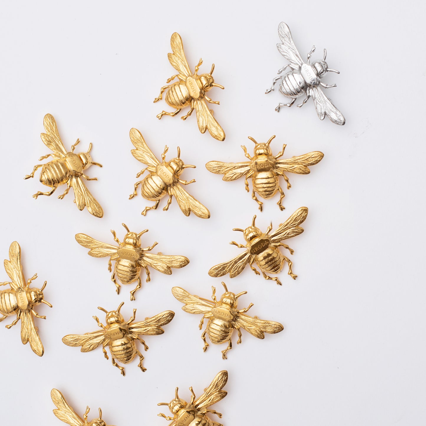 NRODA BEE PIN Head pieces TNEMNRODAaccessories- NRODA